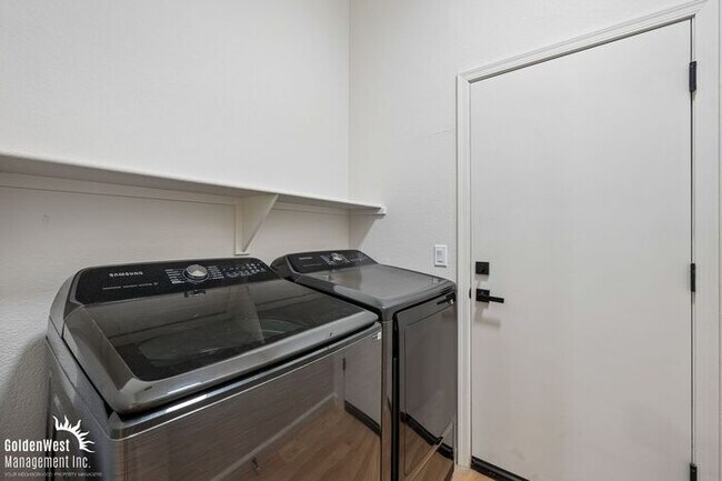 Building Photo - Beautiful 4Bdm 2Ba Home with Private Backyard in Gilbert!
