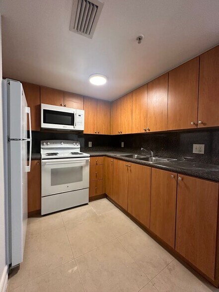 Interior Photo - Vista del Rio Apartments