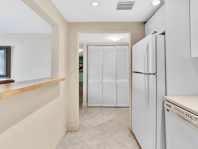 Building Photo - 1421 S Ocean Blvd