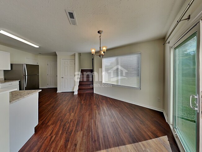 Building Photo - 2238 Antoinette Way