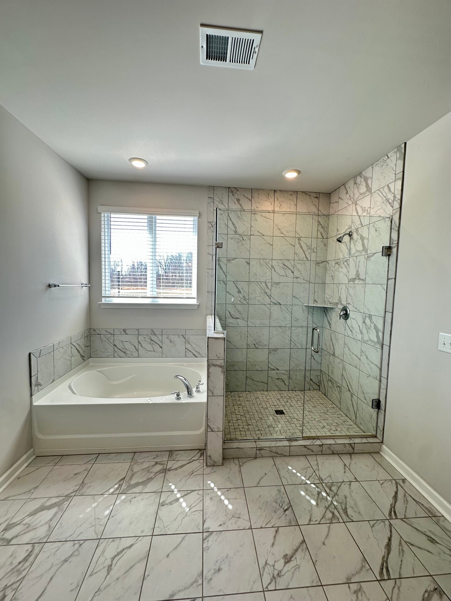 Building Photo - 304 Greymoor Ln