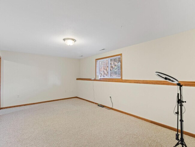 Building Photo - 6306 Vicksburg Rd