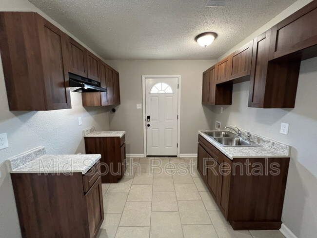 Building Photo - 1791 Tampa Cove