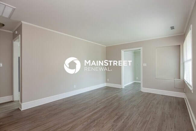 Building Photo - 3 Bedroom Pet-Friendly Home in Charlotte, NC with Main Street Renewal