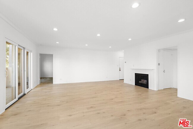 Building Photo - 222 7th St