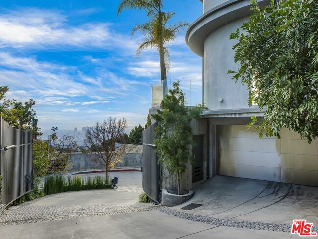 Building Photo - 1750 Viewmont Dr
