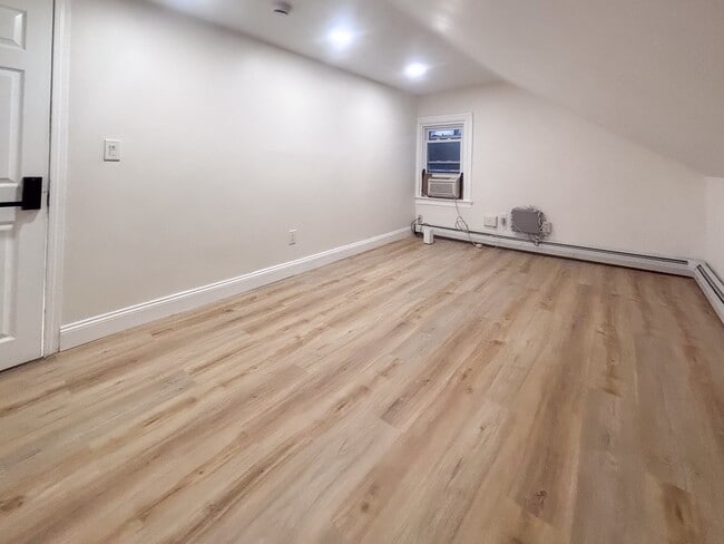 Building Photo - 38 Judith St