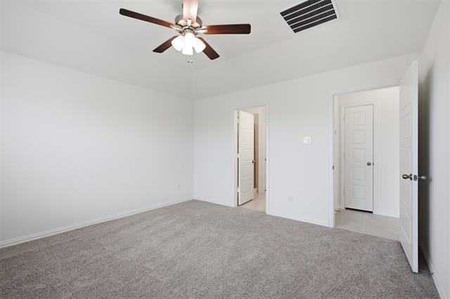 Building Photo - 825 Birdie Dr