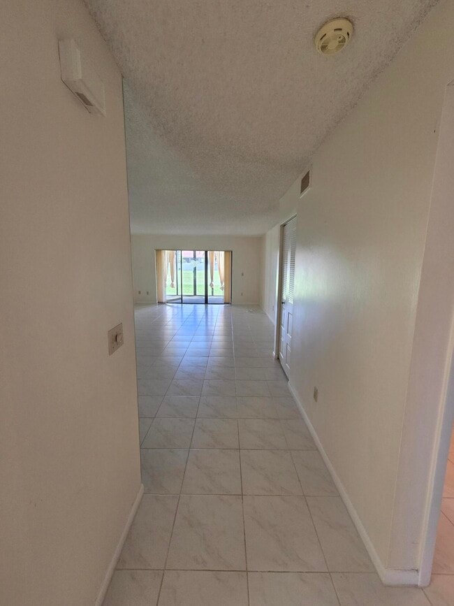 Building Photo - 9187 Norte Lago