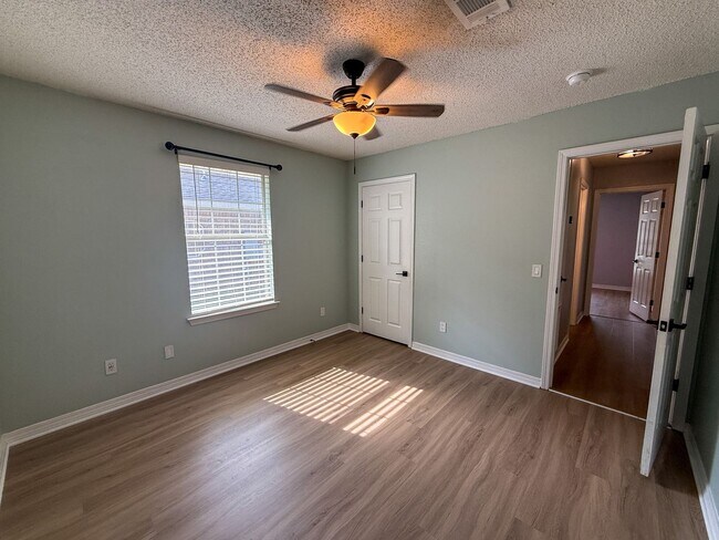 Building Photo - 1137 Carla Dr