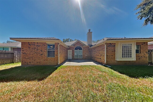 Building Photo - 15610 Forest Run Dr