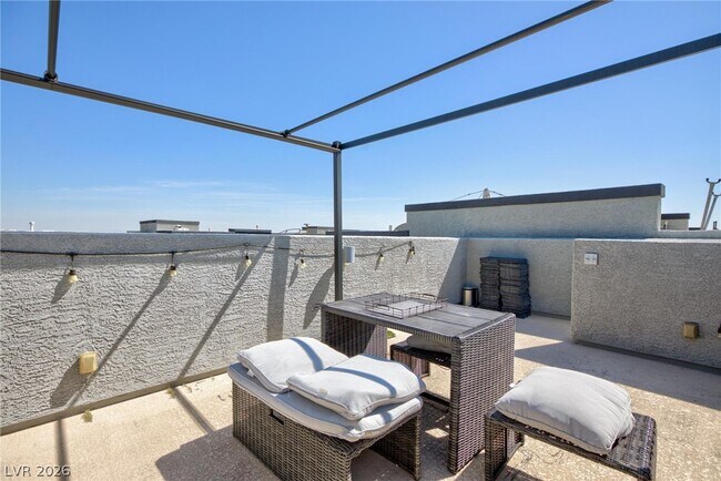 Building Photo - 9050 W Tropicana Ave