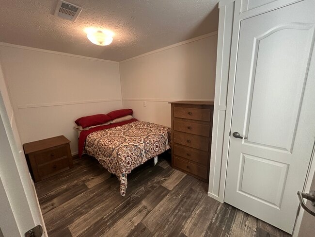 Building Photo - 407 NW Park St