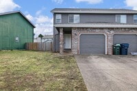 Building Photo - Fantastic 3-Bedroom, 1.5-Bath Duplex With ...