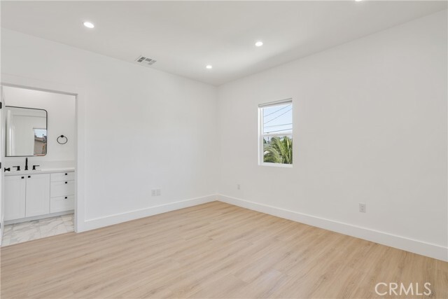 Building Photo - 2338 Cloverdale Ave