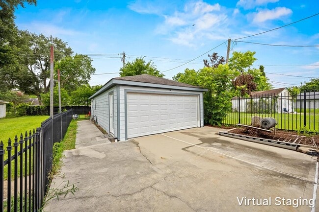 Building Photo - 4914 Ventura Ln