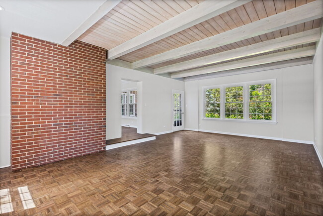Building Photo - 1150 Willow Ln