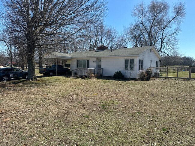 Primary Photo - 2-Bedroom, 1-Bathroom Home. Country Living...