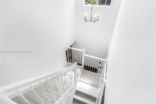 Building Photo - 663 Live Oak Ln