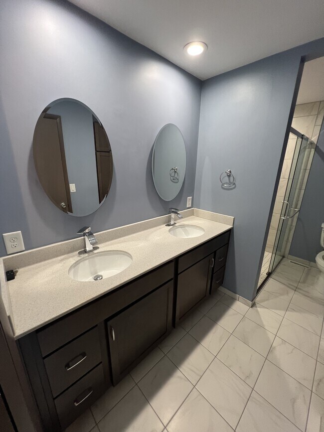 Building Photo - 3633 E Meadows Ct