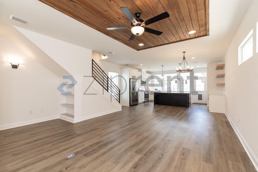 Building Photo - Unit