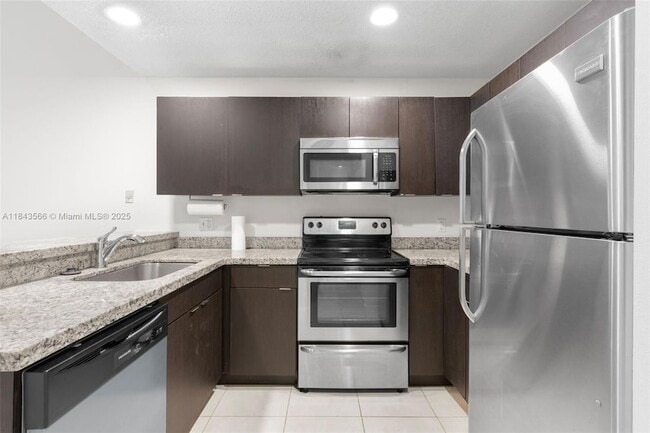 Building Photo - 7144 Sportsman Dr
