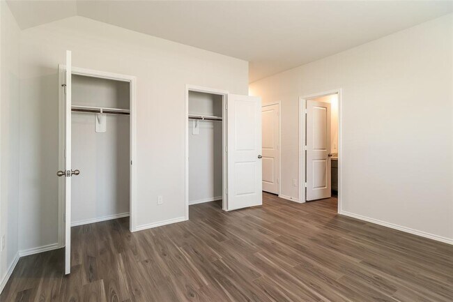 Building Photo - 2412 Carp Dr