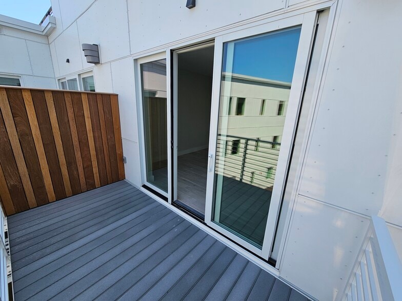 Building Photo - 383 Commercial St