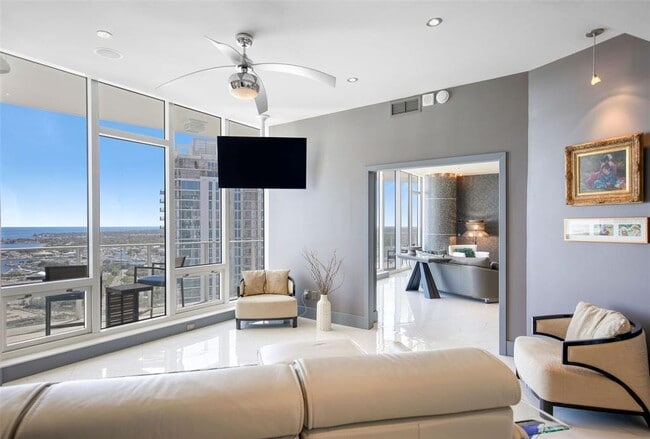 Building Photo - 175 1st St S