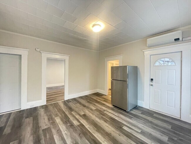 Building Photo - 325 Amherst St