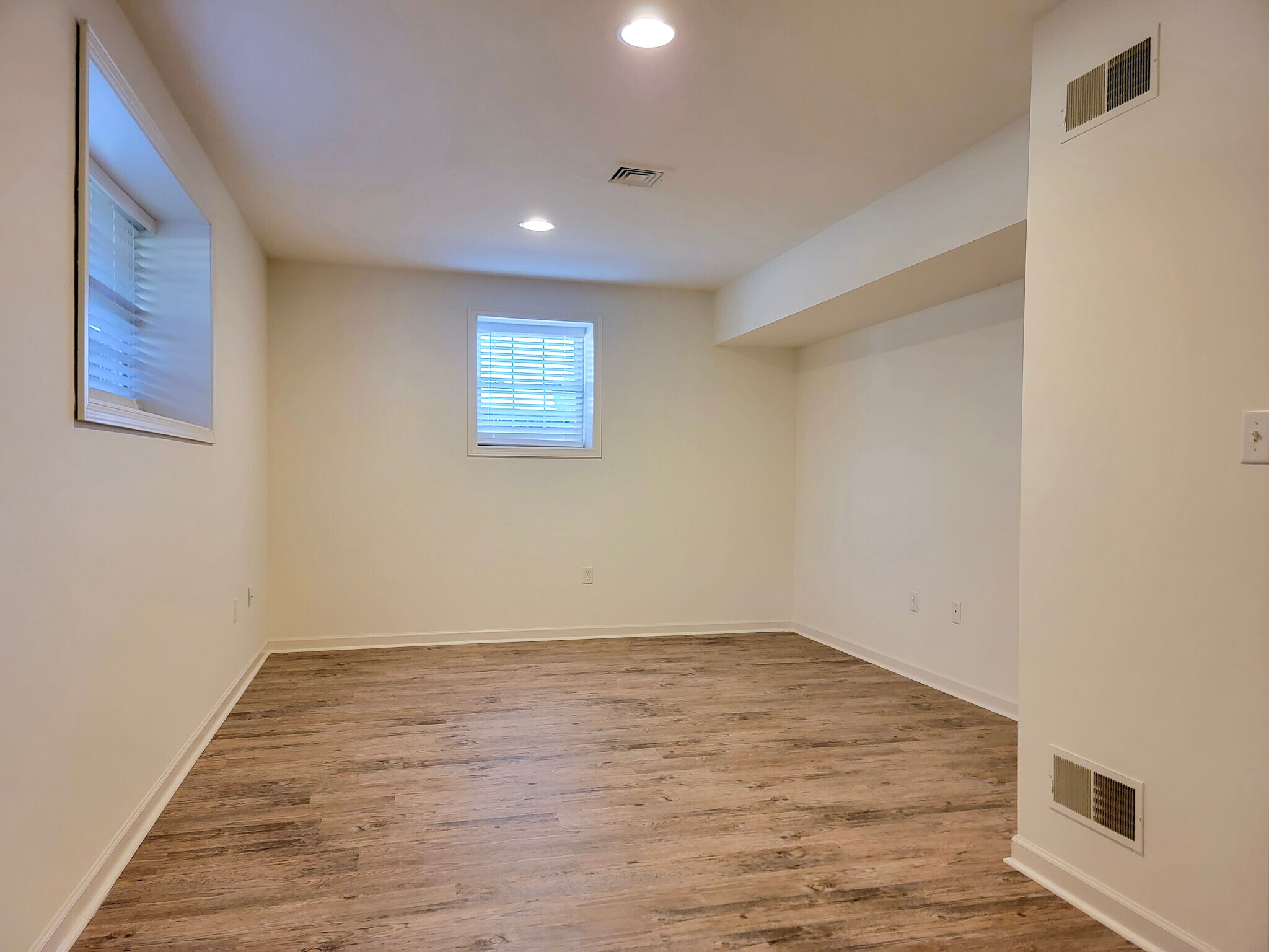 Building Photo - 5206 Brook Dr