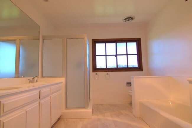 Building Photo - 22503 Charlestown Dr