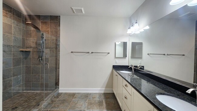 Building Photo - 3 BR Plus Den and Garage in Potomac Yard!
