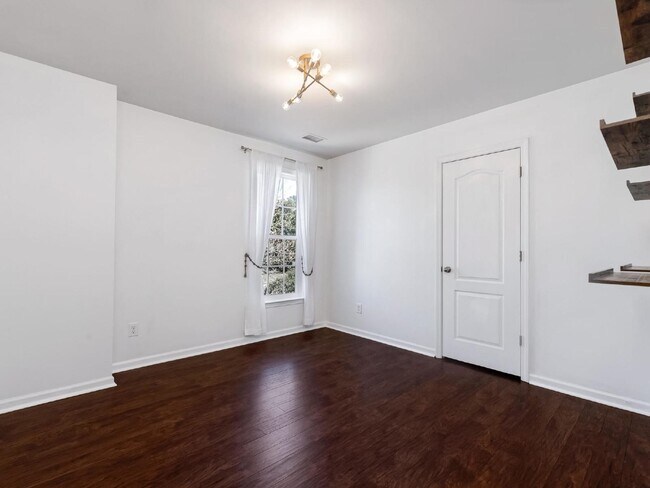 Building Photo - Cutters Spring-Providence Park!