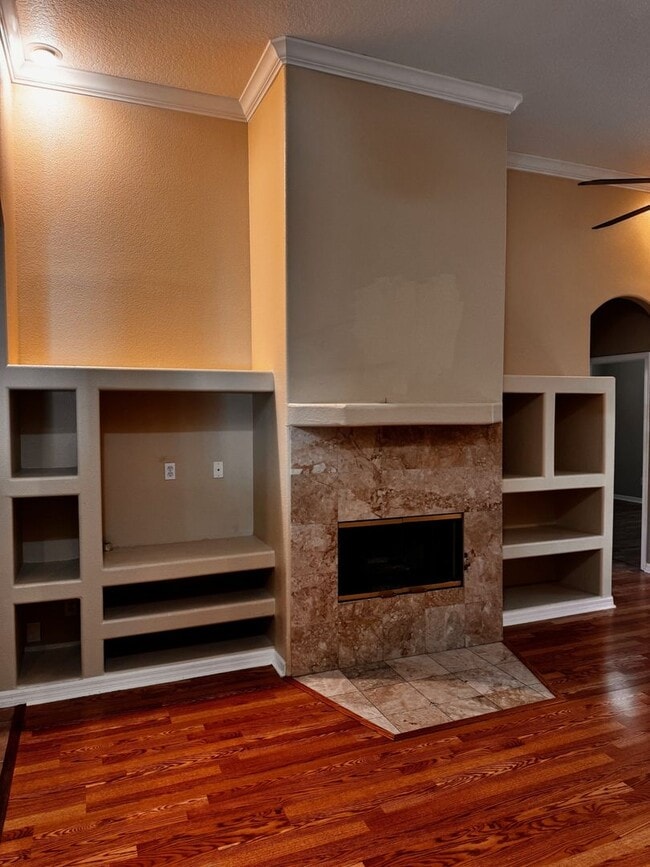 Building Photo - AVAILABLE NOW