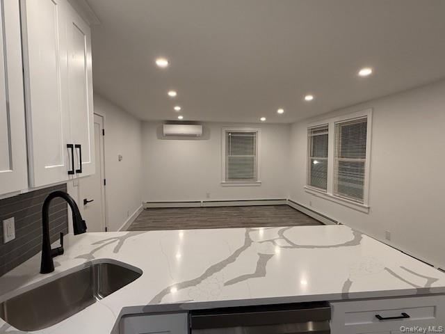 Building Photo - 19 Bellport Ln