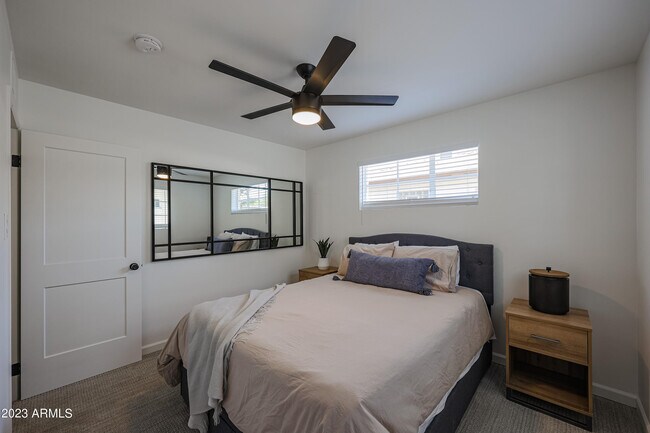 Building Photo - 901 W Berridge Ln