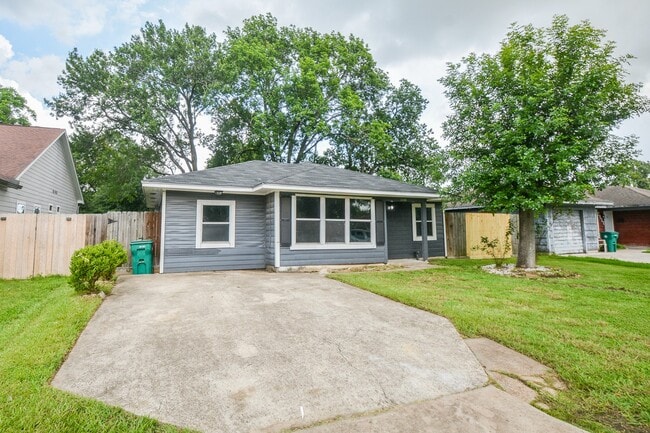 Building Photo - 2109 Pomona Dr