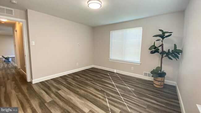 Building Photo - 403 The Woods-403