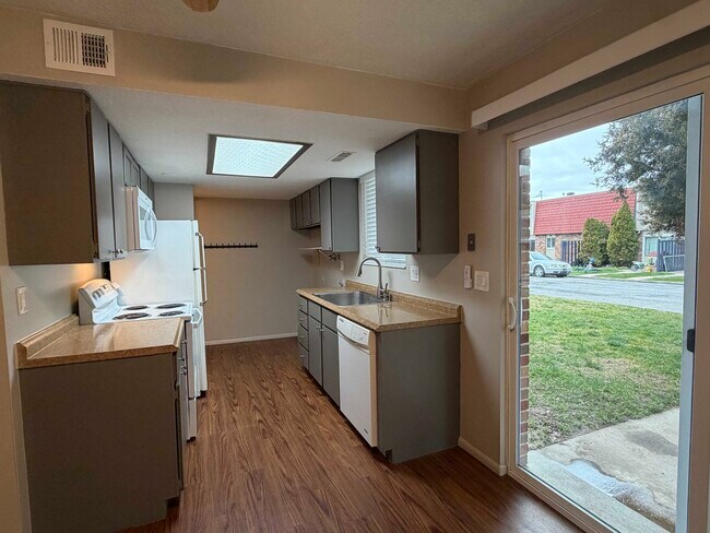 Building Photo - 359 N 100 W