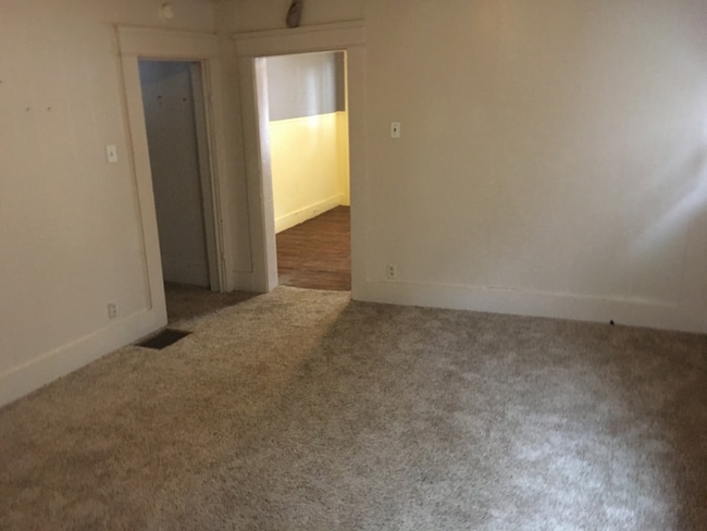 Building Photo - 1208 Gomber Ave