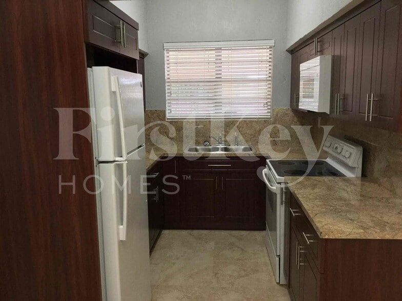 Building Photo - 2110 NW 185th St