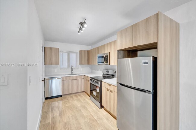 Building Photo - 1939 Jefferson St