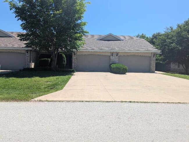 Building Photo - 550-550 Highlandville Rd