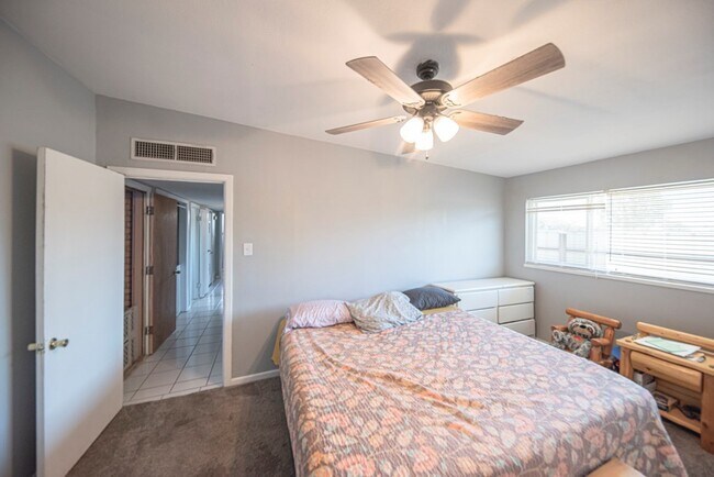 Building Photo - 2901 Nabors Ln