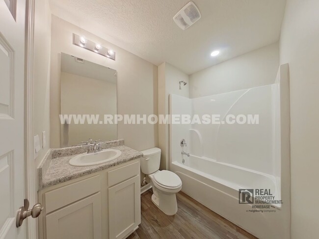Building Photo - Spacious 5-Bedroom Home in Heritage Planta...