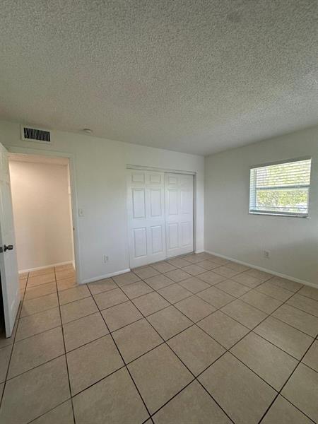 Building Photo - 5961 SW 41st St