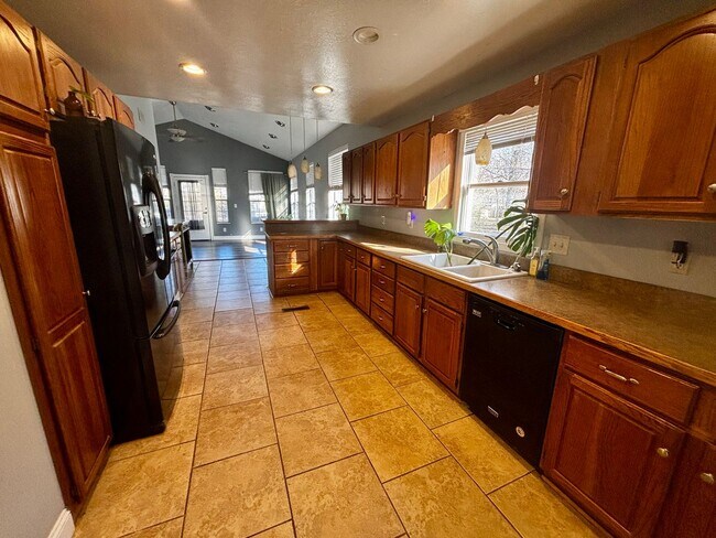 Building Photo - Italian Estates Property Management