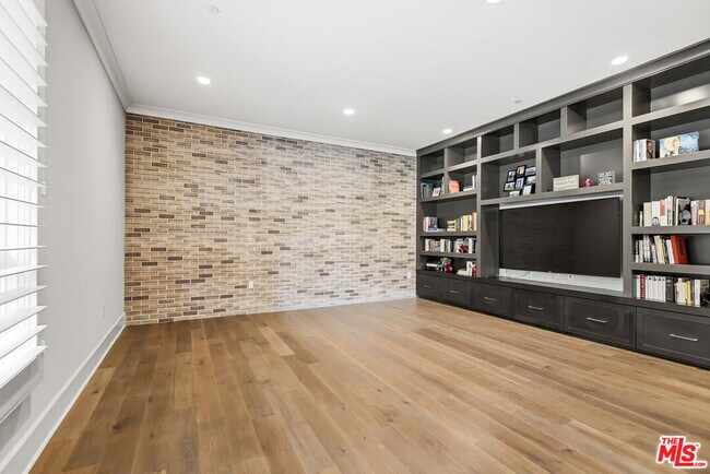 Building Photo - 12775 Bluff Creek Dr