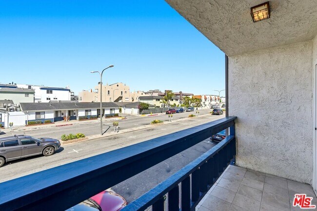 Building Photo - 320 Hermosa Ave